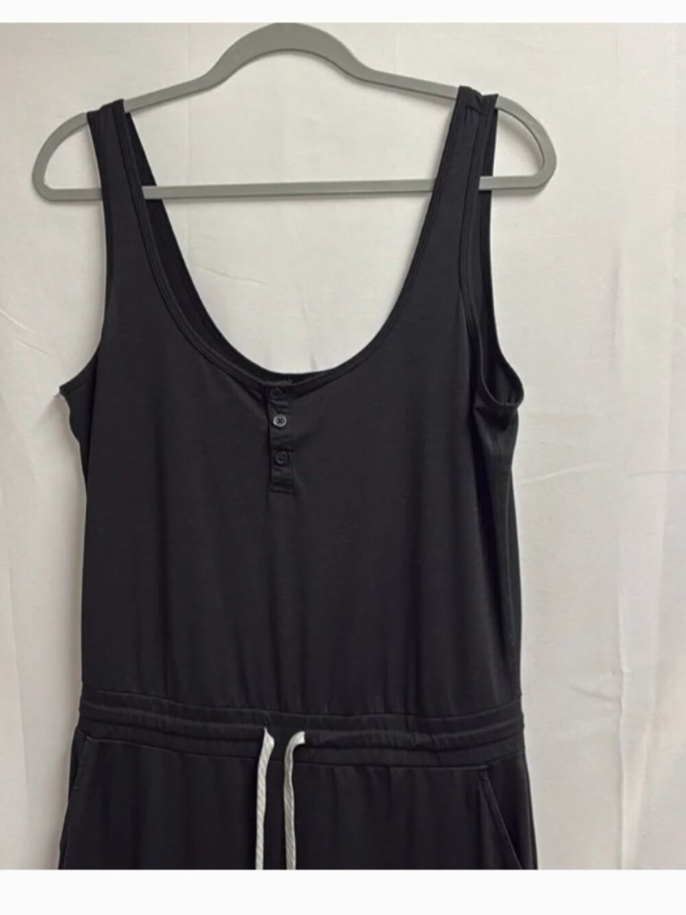 Vuori Falls Jumpsuit Henley Tank in Heathered Black Size Medium - Picture 3 of 10